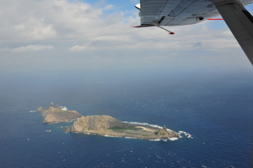 中国海监飞机首次巡航钓鱼岛，日多架战机拦截