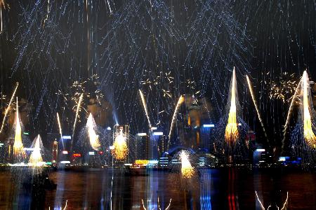 组图：香港在维多利亚港举行贺岁烟花汇演