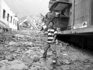 四川马先生曾做过“5·12”地震志愿者，他又为芦山送去物资。