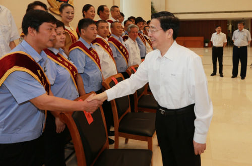 6月25日，国务委员、国家禁毒委员会主任郭声琨在北京会见了当选全国“禁毒先锋”、第三届“十大民间禁毒人士”的禁毒战线优秀代表人物。