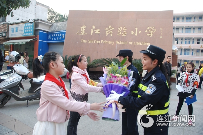 郑玲锋：坚守斑马线的贤妻良母
