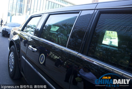 当地时间2013年9月24日，美国纽约，美国总统奥巴马的御用豪车“野兽”，引起市民围观。