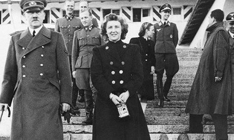 　　希特勒与妻子爱娃·布劳恩（资料图）