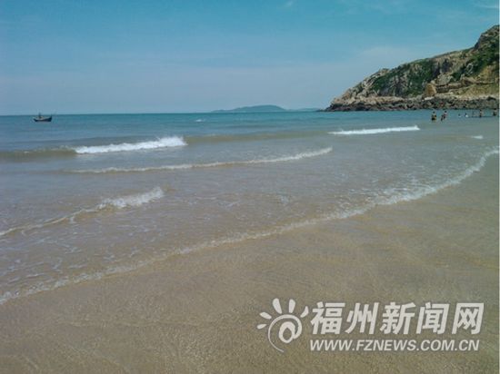 连江后沙海滨浴场沙滩变石滩　疑与采砂船有关