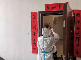 下宫镇联合卫生院医护人员开展入户核酸检测
