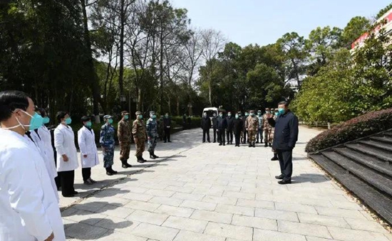 习近平考察火神山医院，看望慰问患者和医务工作者