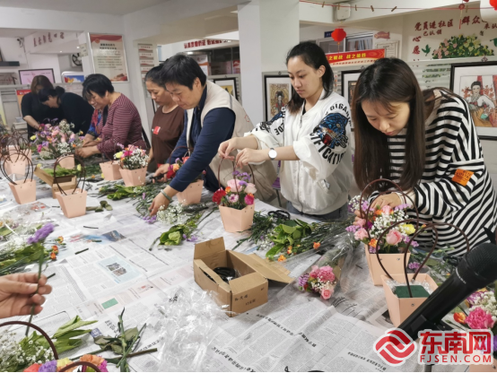 福州鼓西街道举办“巾帼红心绣花艺 百年华诞颂党恩”活动