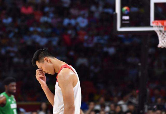 篮球世界杯：中国队无缘直通东京 塞尔维亚队首尝败绩