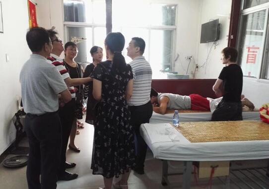 北京按摩医院专家来连调研盲人医疗按摩工作