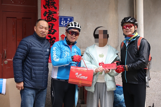 连江百人助孤团 爱心骑行送温暖