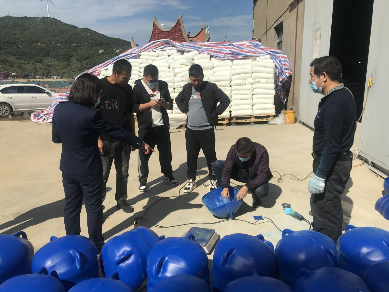 连江县开展海上养殖转型升级--塑胶浮球产品质量检查