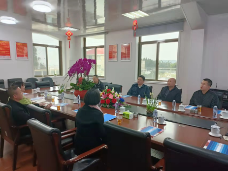 县工信局陪同县领导开展走访慰问暨“千人千企”走访活动