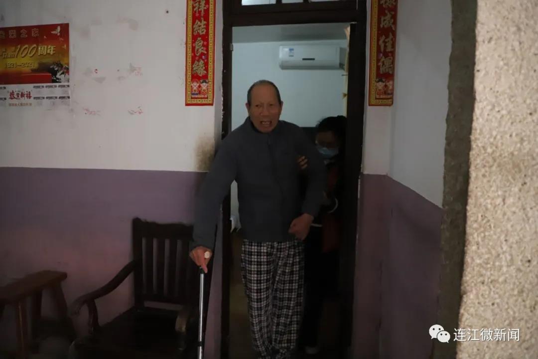 今天，这抹红温暖连江城！
