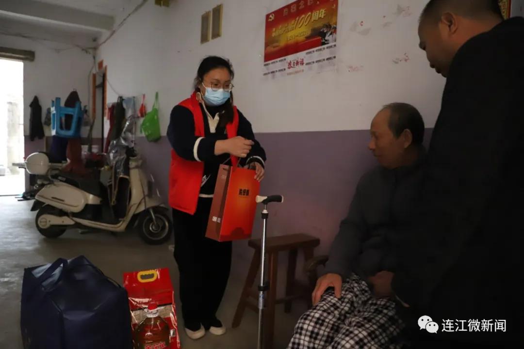 今天，这抹红温暖连江城！