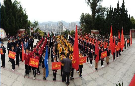 团县委组织清明节祭扫主题团日活动