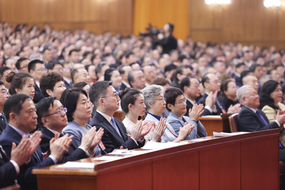 全国政协十四届二次会议闭幕