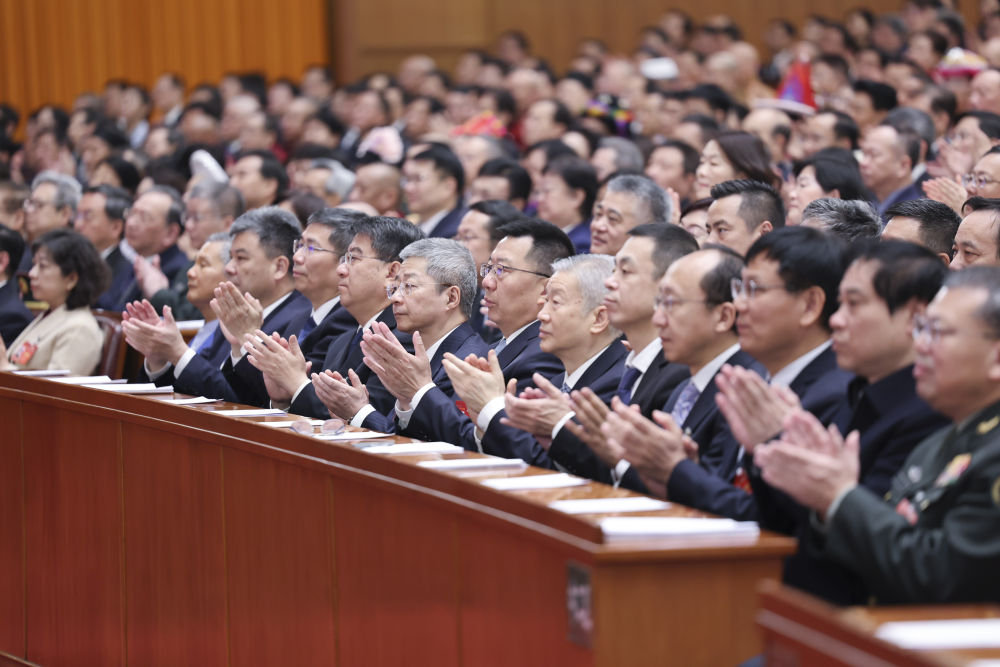 全国政协十四届二次会议闭幕