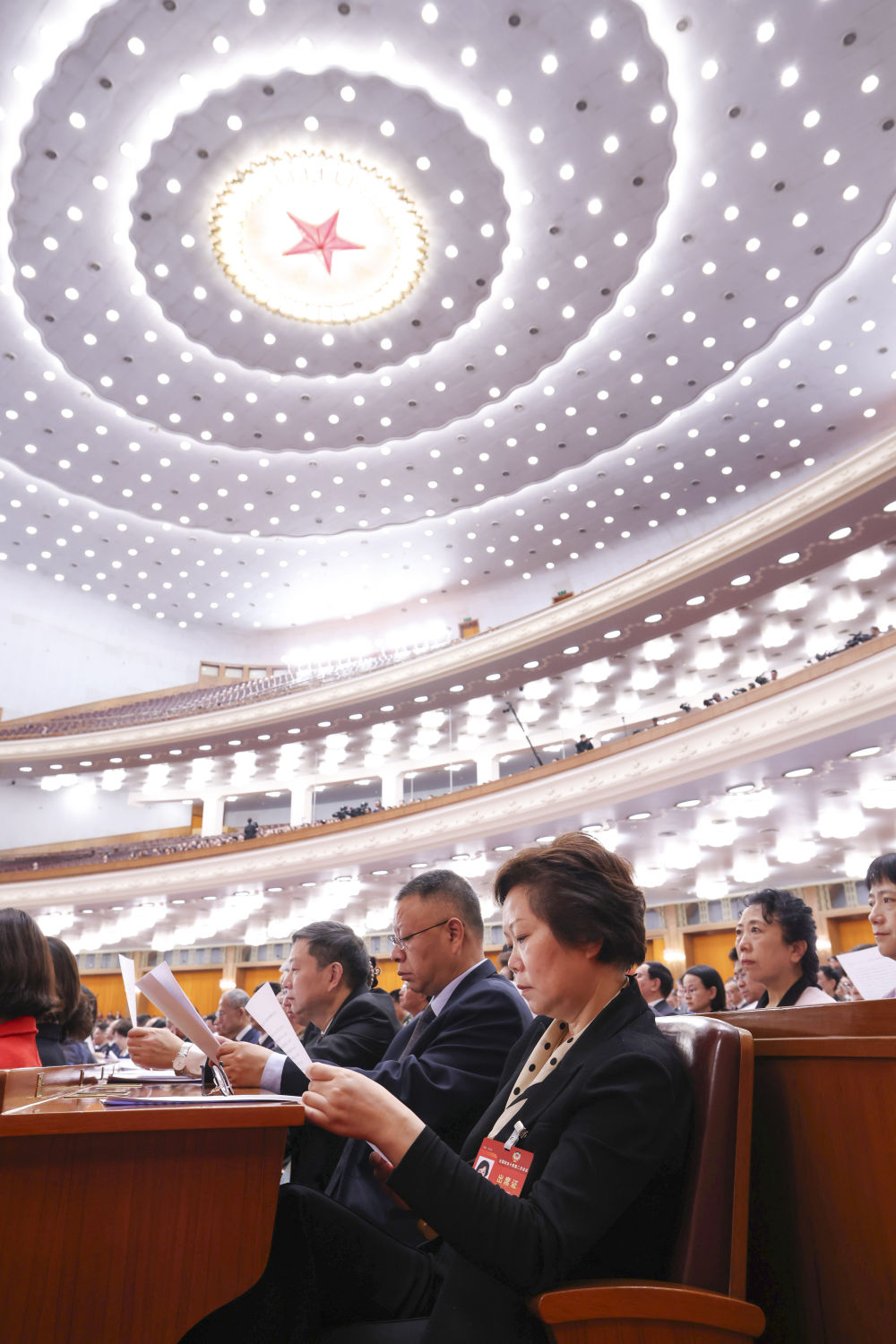 全国政协十四届二次会议闭幕