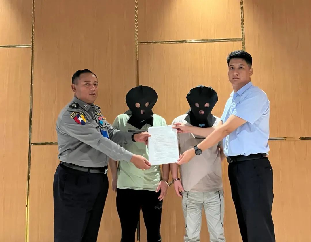 大快人心！2名在缅电诈嫌疑人被押解回国
