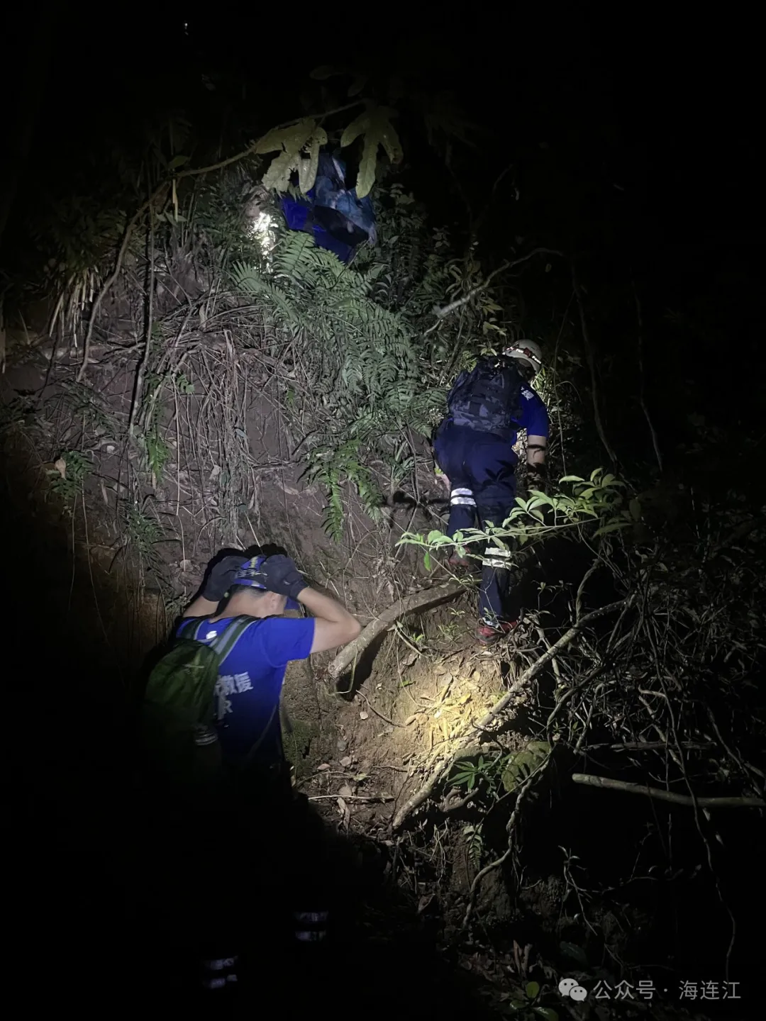 惊险！13岁男孩被困深山！连江深夜紧急救援