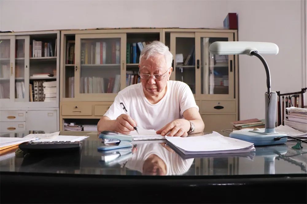 张平官：披沙拣金两修《连江县志》