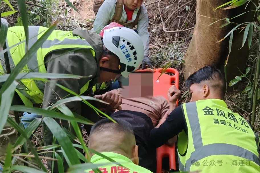 连江一老人受伤被困，紧急救援→