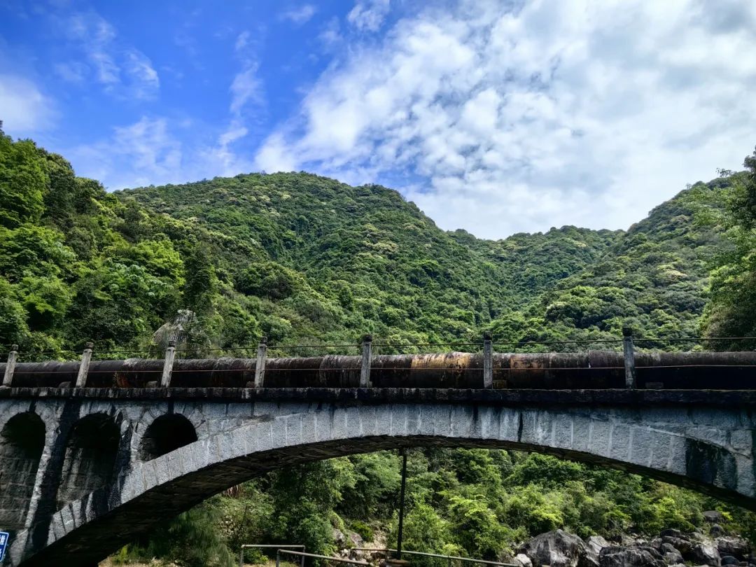 屏峰山下水流西（苏 静）