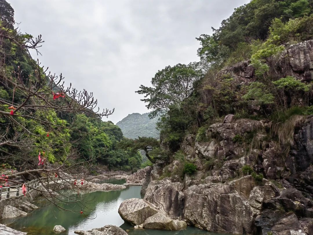 川行贝里（颜 伟）