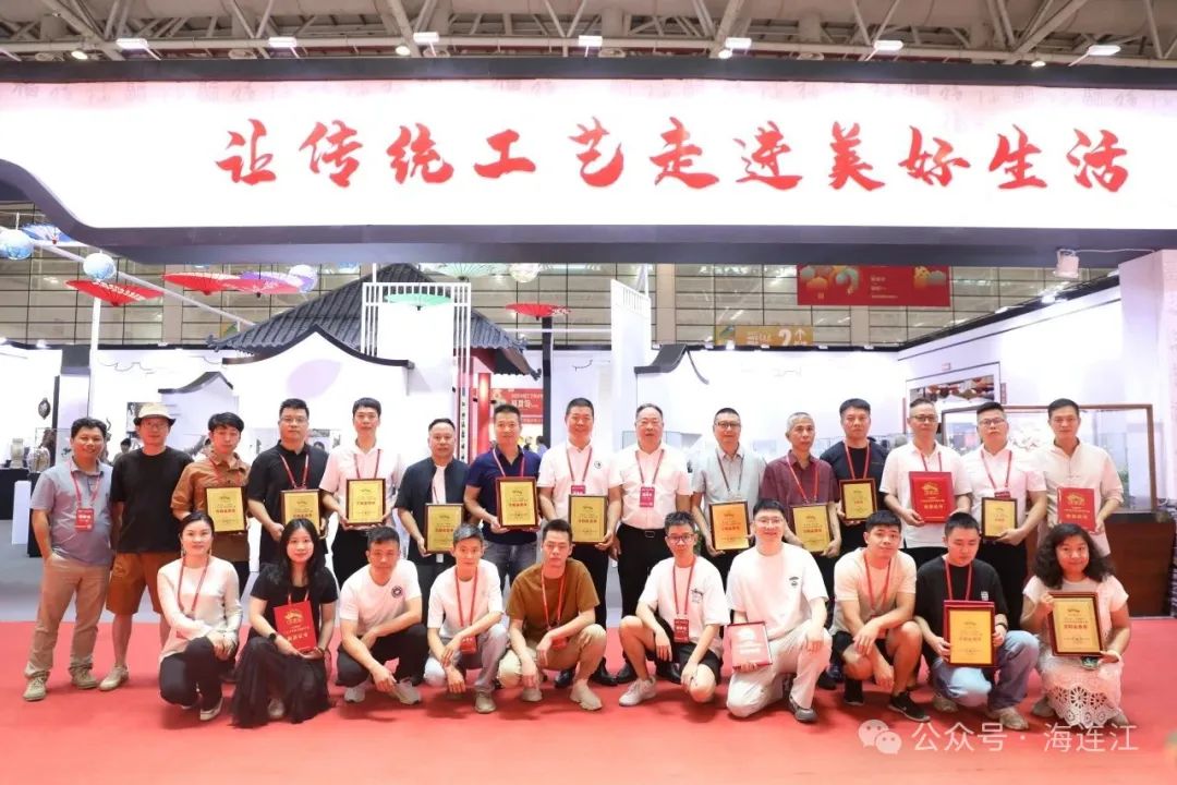 祝贺！马鼻艺术家邱日炎斩获国家级“百鹤金鼎奖”！