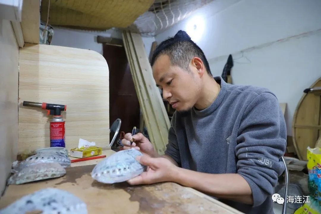 鲍鱼壳变艺术品！连江这个“80后”，丫霸！