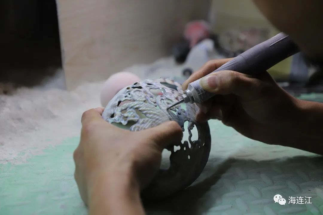 鲍鱼壳变艺术品！连江这个“80后”，丫霸！