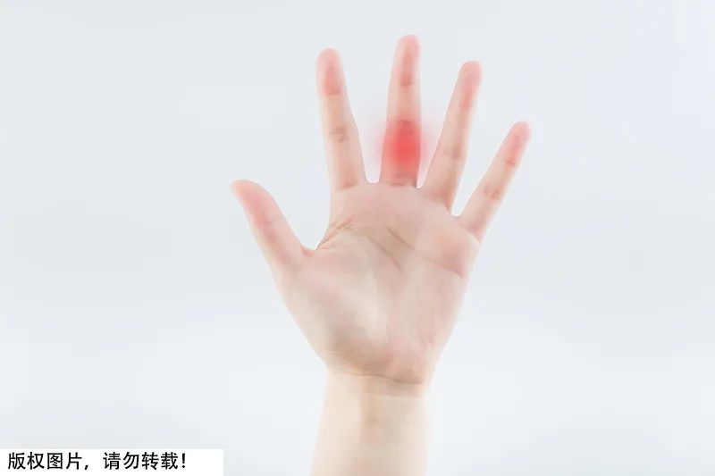 经常"咔咔"掰手指，会不会得关节炎？有人掰了60年，得出真相…