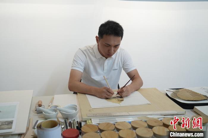 【文化中国行】“90后”叶雕非遗传承人：让千年技艺焕发新彩