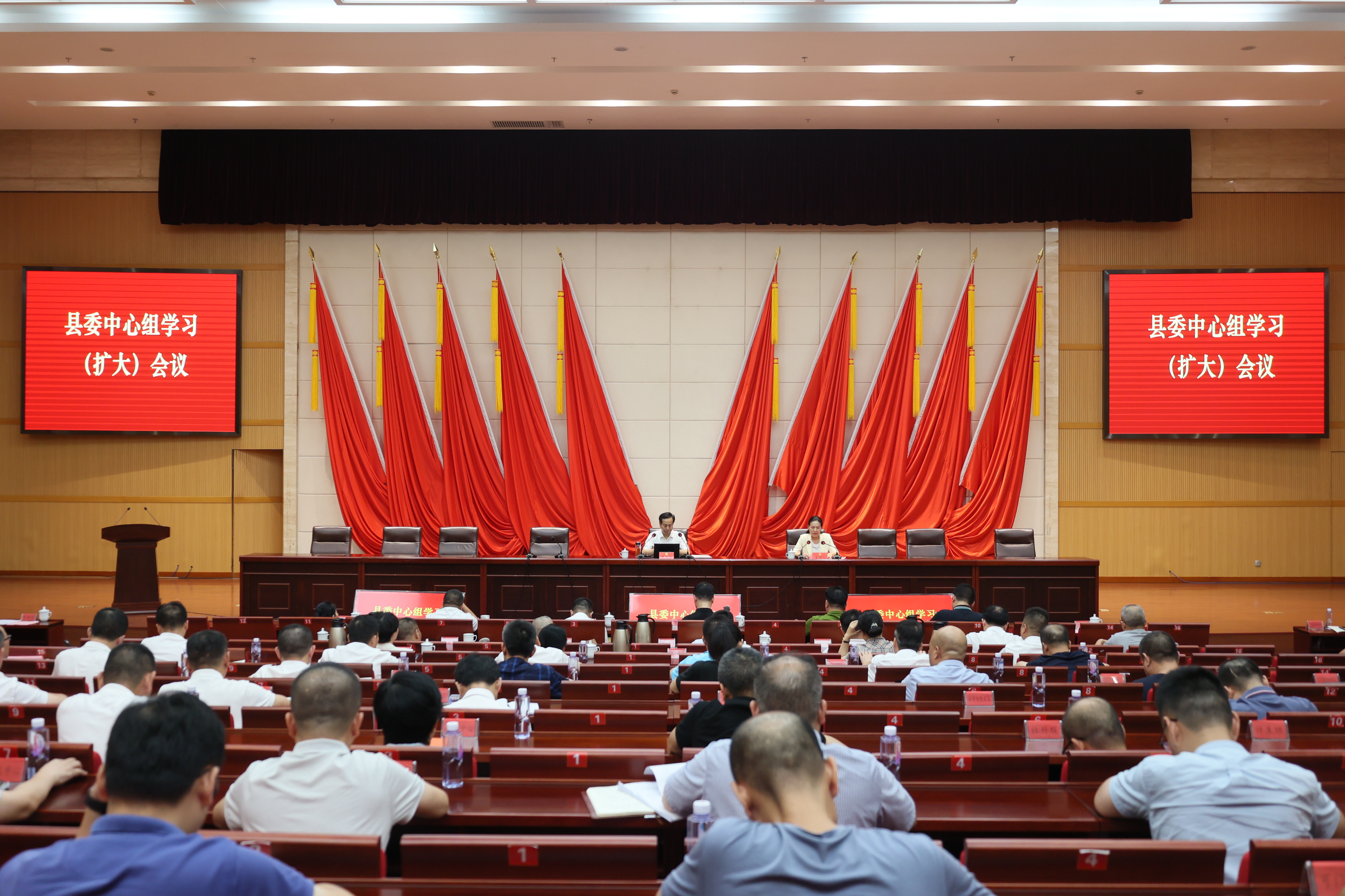 县委中心组学习（扩大）会召开《习近平总书记关于坚持和完善人民代表大会制度的重要思想》专题辅导报告