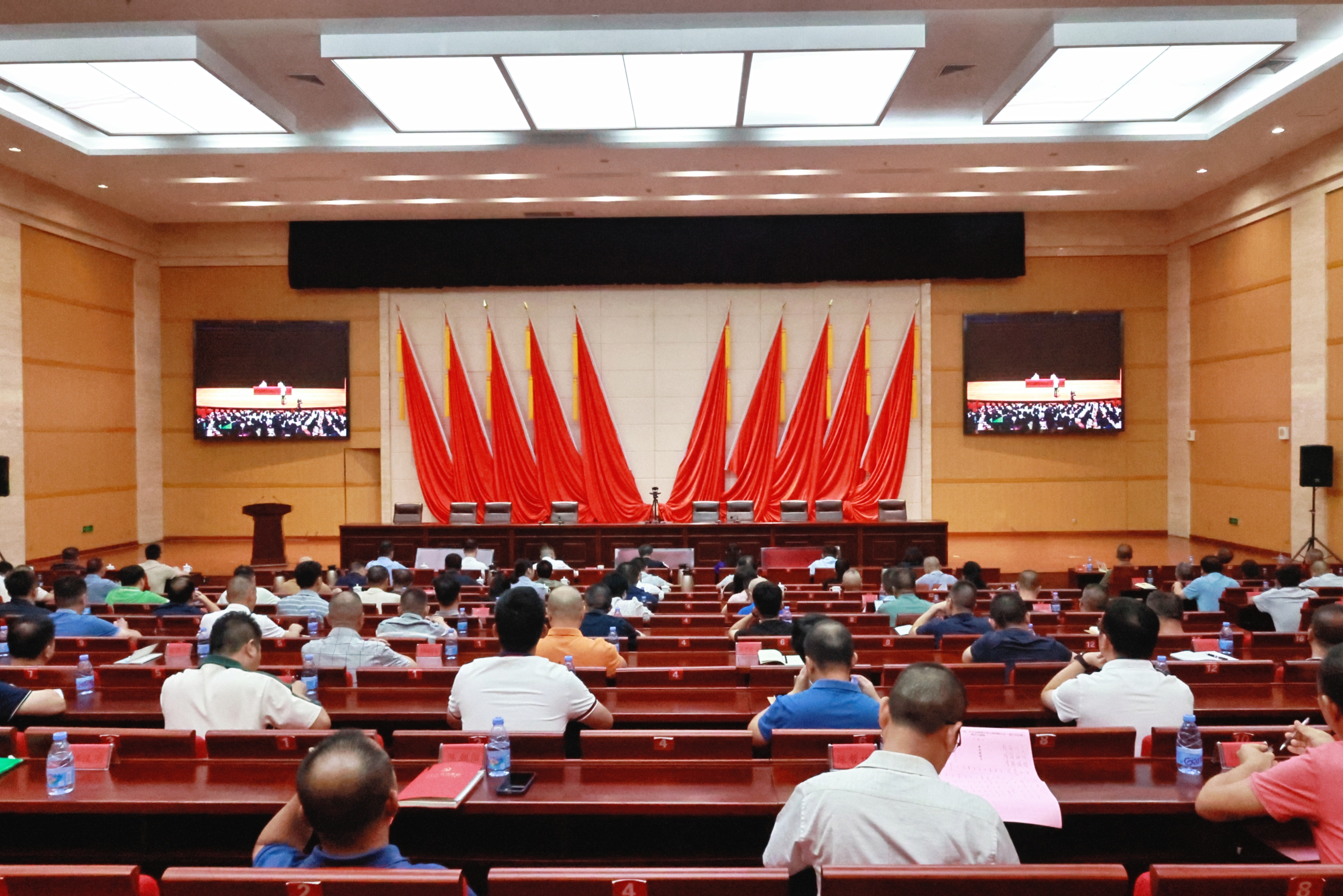 县委中心组学习（扩大）会集中收听收看学习贯彻党的二十届三中全会精神中央宣讲团报告会