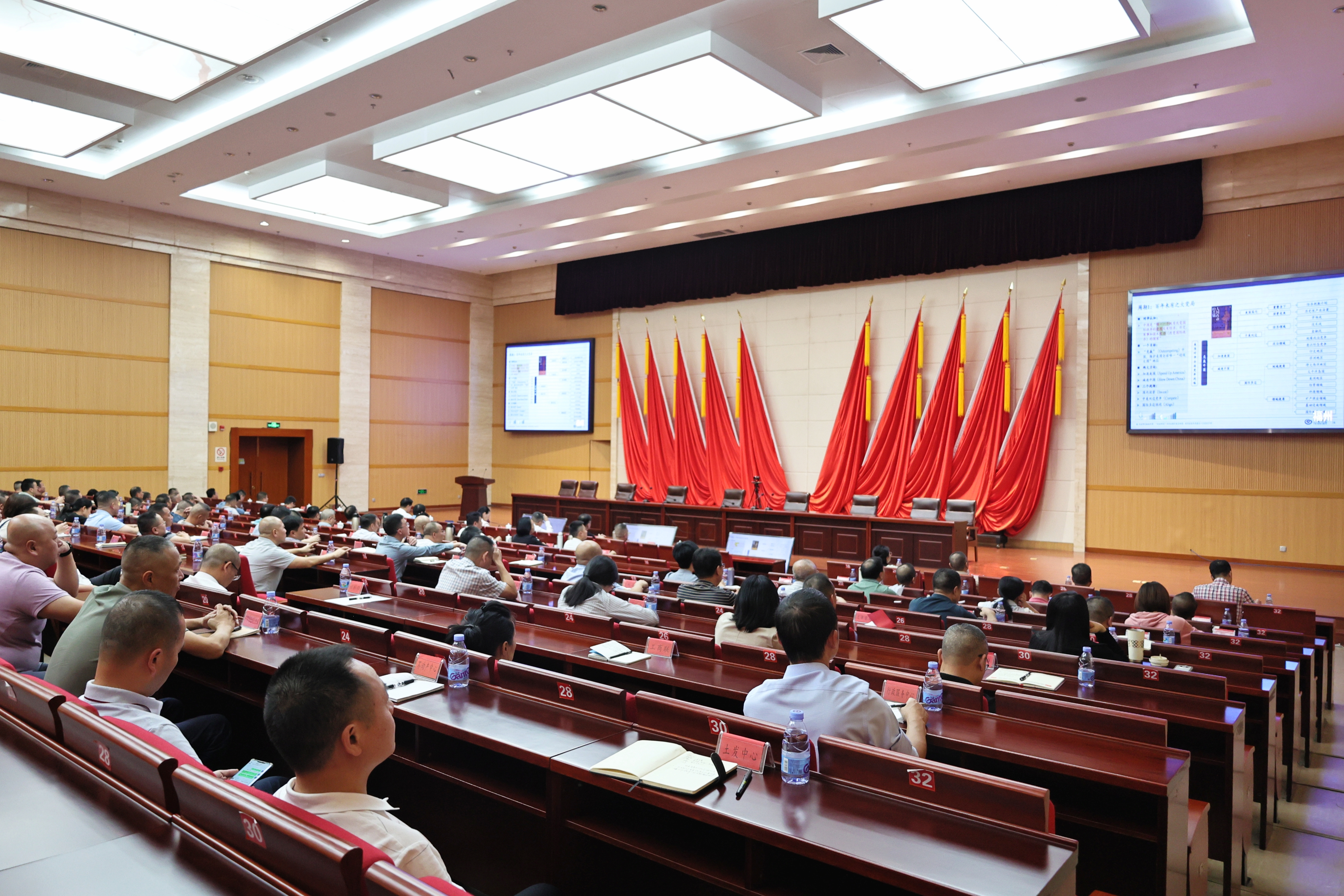 县委中心组学习（扩大）会集中收听收看经济工作专题辅导报告会
