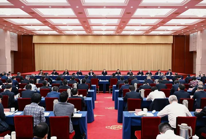 【党纪学习教育】易炼红：潜心学纪 笃悟知纪 立规明纪 知戒守纪 正风肃纪 确保党纪学习教育不断走向纵深取得实效