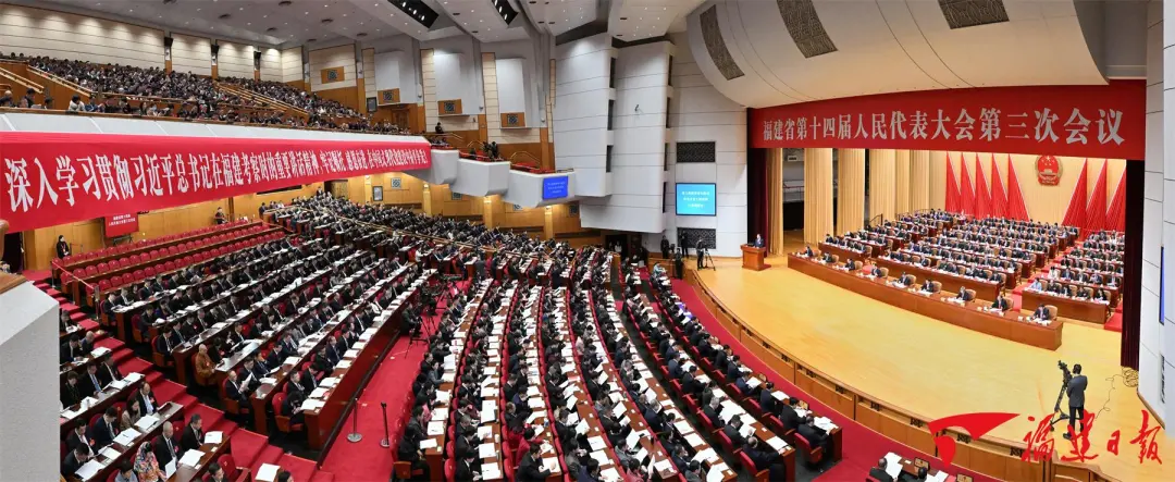 省十四届人大三次会议开幕 周祖翼主持 赵龙作政府工作报告