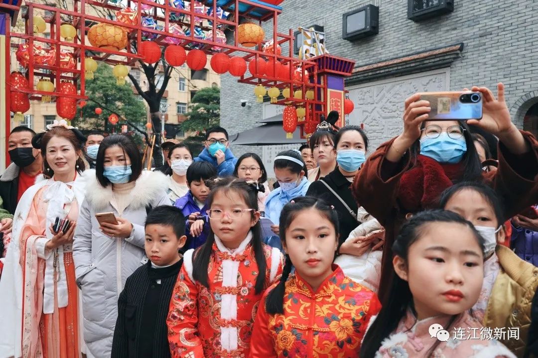 【网络中国节·元宵】热闹！魁龙坊里好戏连台！