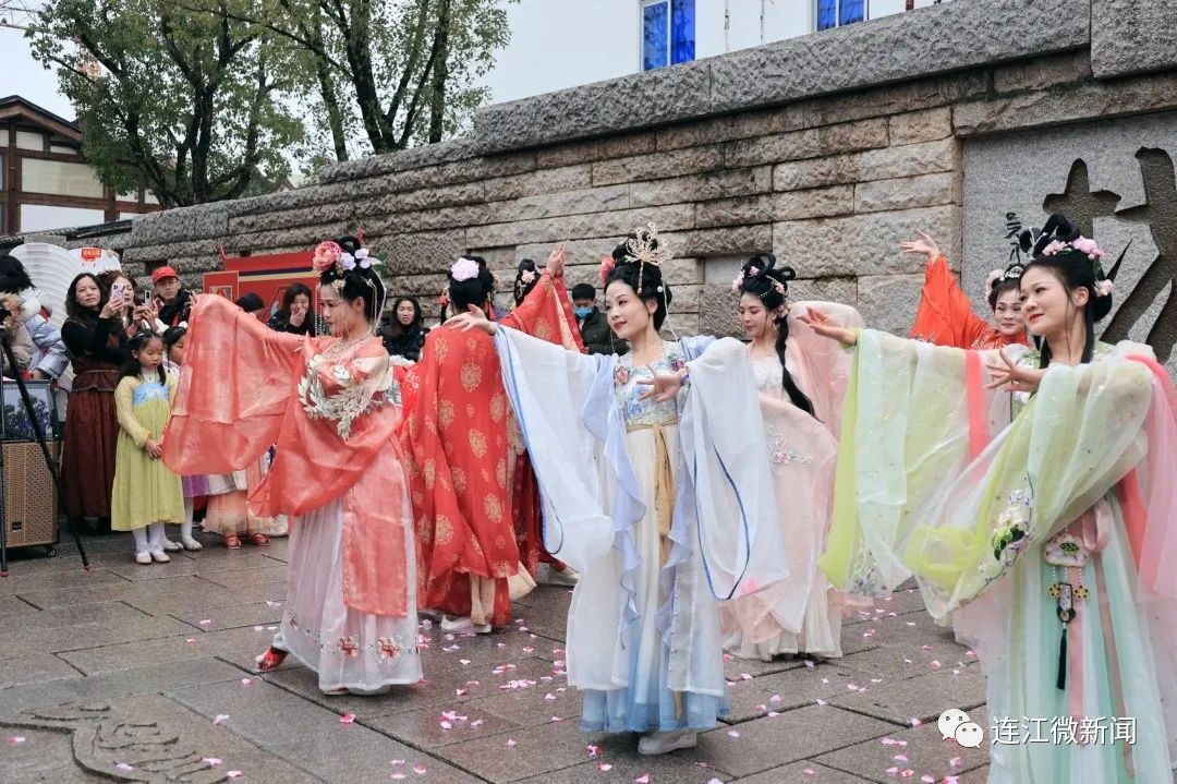 【网络中国节·元宵】热闹！魁龙坊里好戏连台！