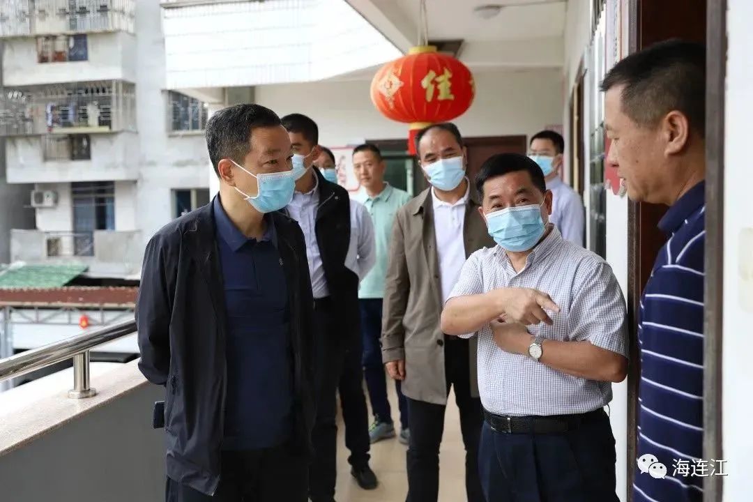 今天，县委书记前往潘渡镇！