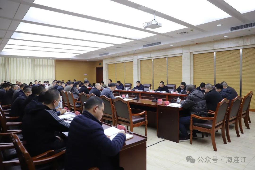 县委常委会召开会议 传达市“两会”精神