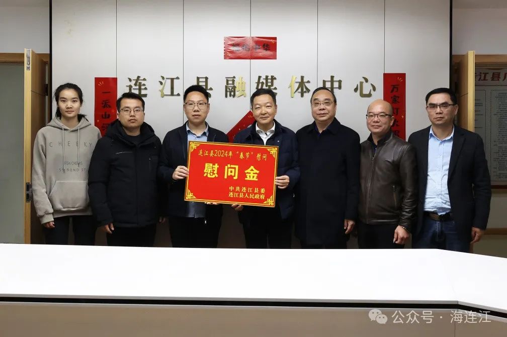 县委书记走访慰问一线干部职工
