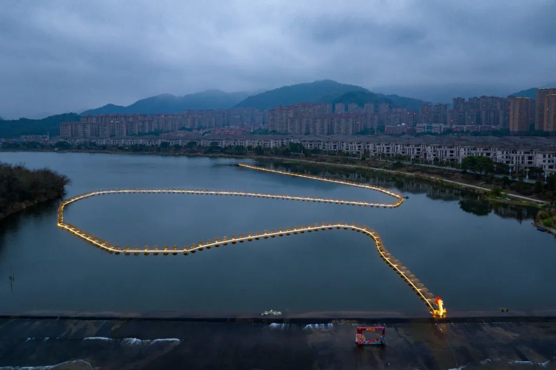 【网络中国节·春节】“金色巨龙”亮相连江！快来打卡！