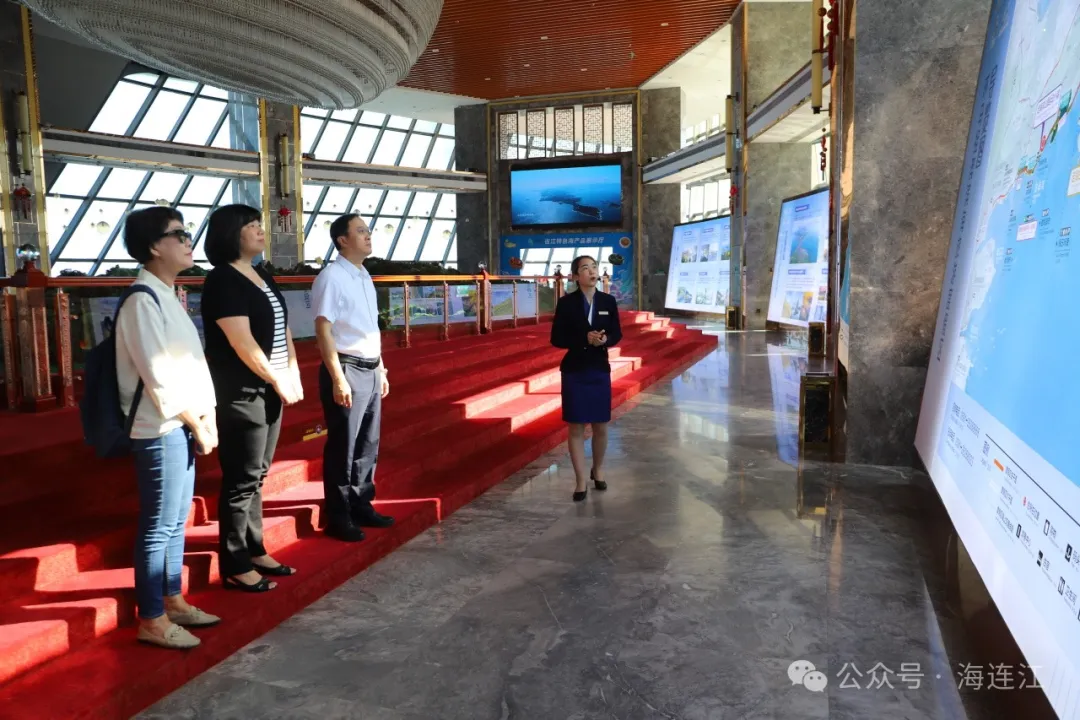 今天，海口市秀英区委书记符勇一行来连考察学习