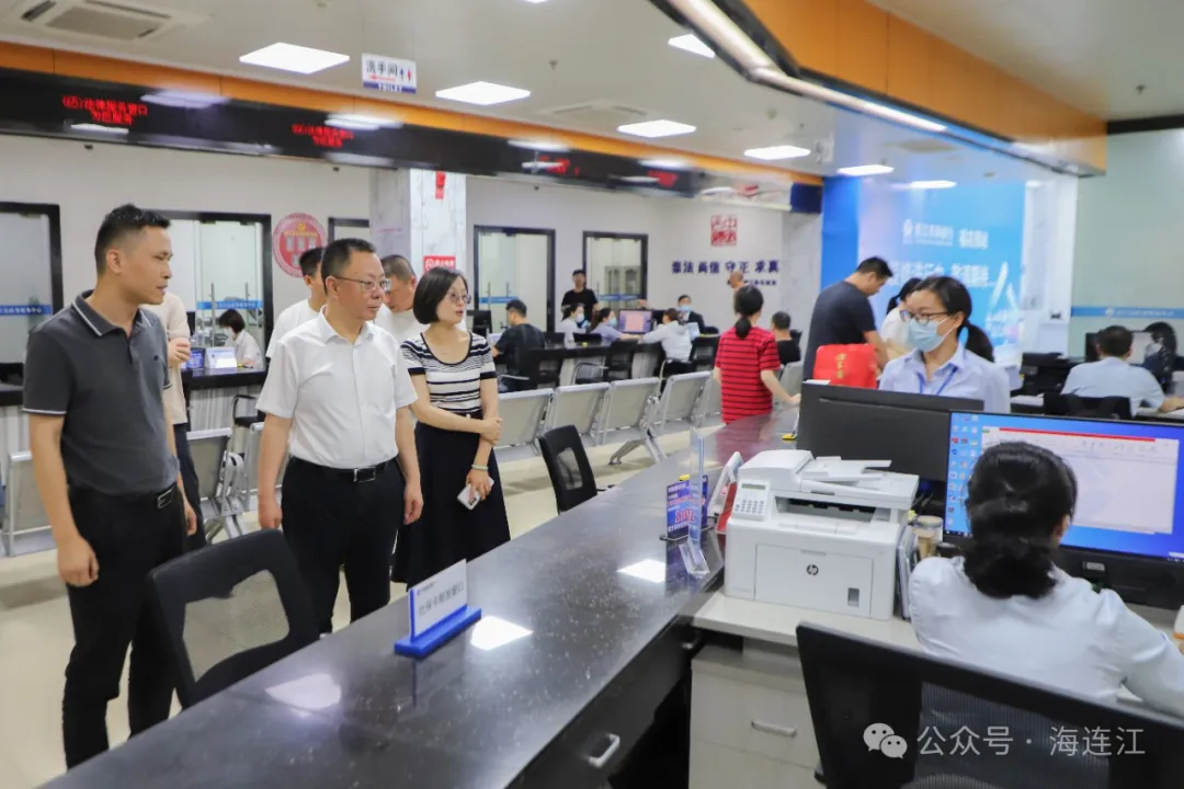“四不两直”！县长高双成前往县政务服务中心督导检查