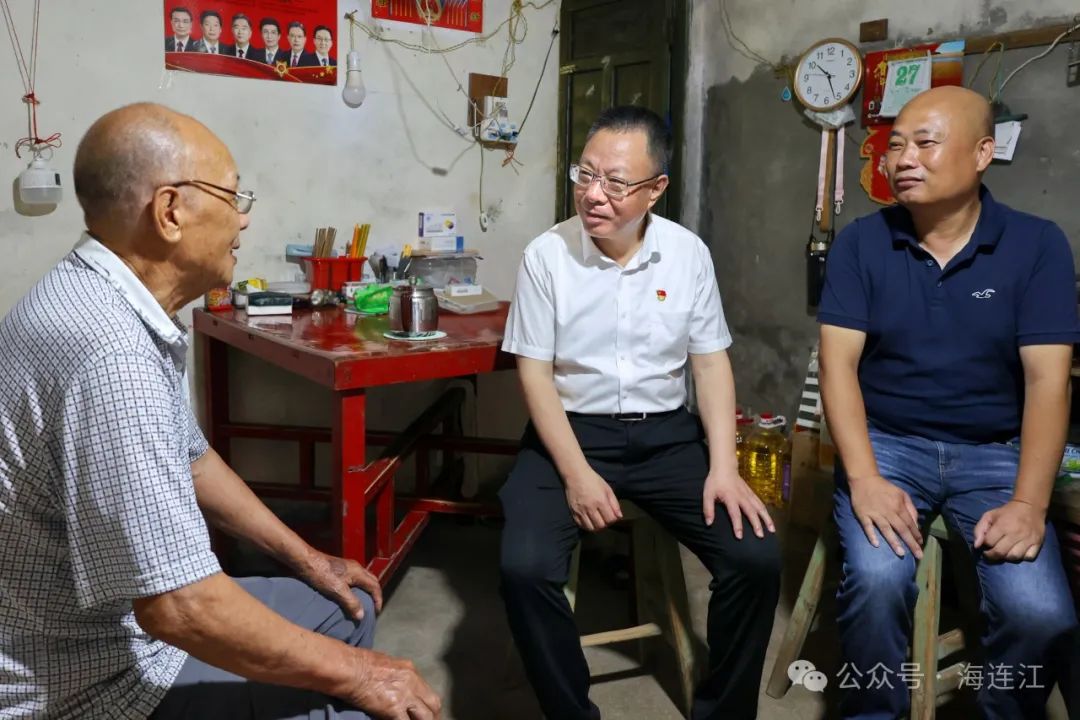 县长率队慰问困难党员并检查海上船舶管理工作