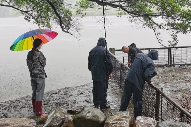 倾力守护！连江有他们逆风雨而行！