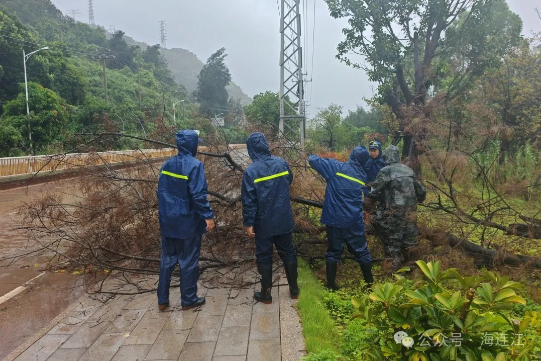 倾力守护！连江有他们逆风雨而行！