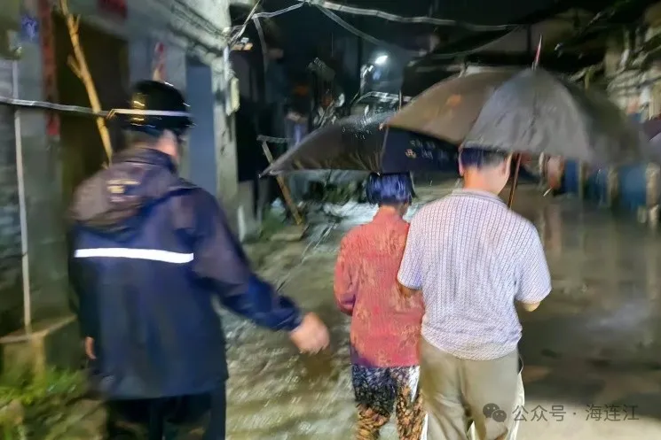 台风登陆夜，他们彻夜坚守，护航连江平安！